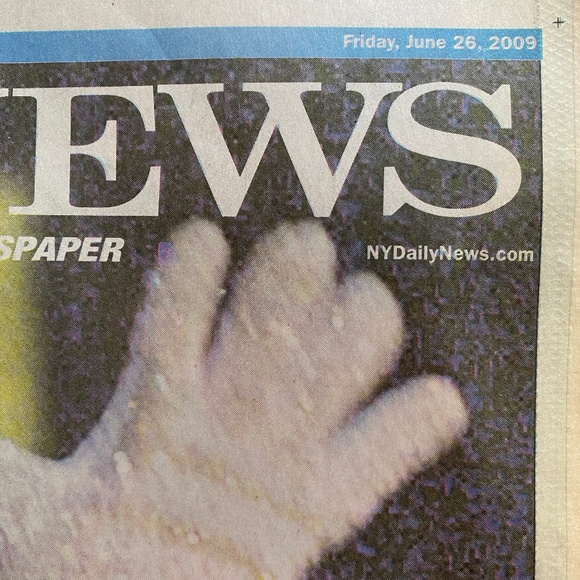 Two NY Daily Newspapers I Coverage of deaths of Michael Jackson & Farrah Fawcett - Picture 4 of 11